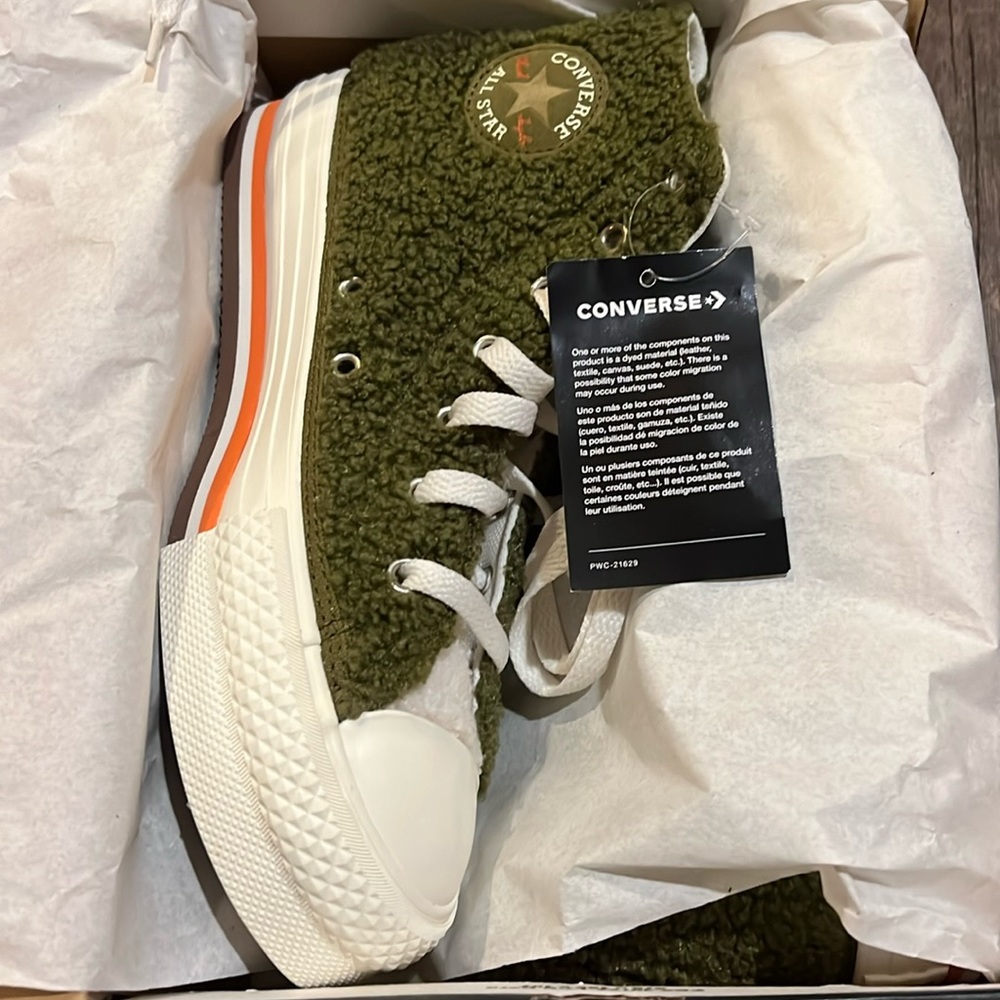 Brand New in Box Converse Fluffy Platform Youth 5 Ladies 7